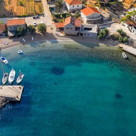 Uvala Vela Stiniva 14511a *